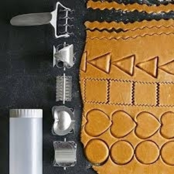 Pampered Chef Stainless Steel Cookie Cutter Set - Picture 7 of 8